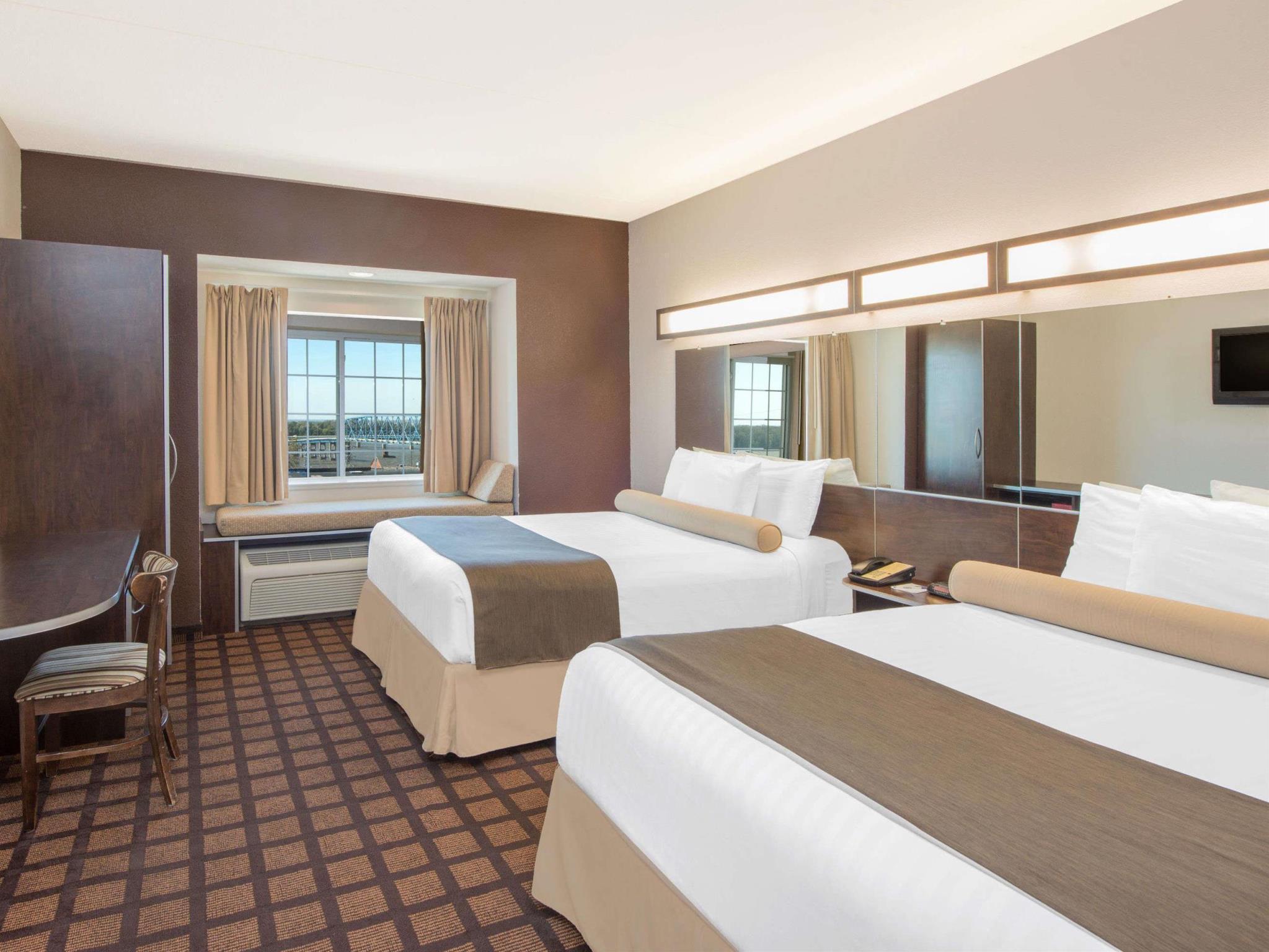 Microtel Inn & Suites By Wyndham Quincy Downtown - River Area Eksteriør billede