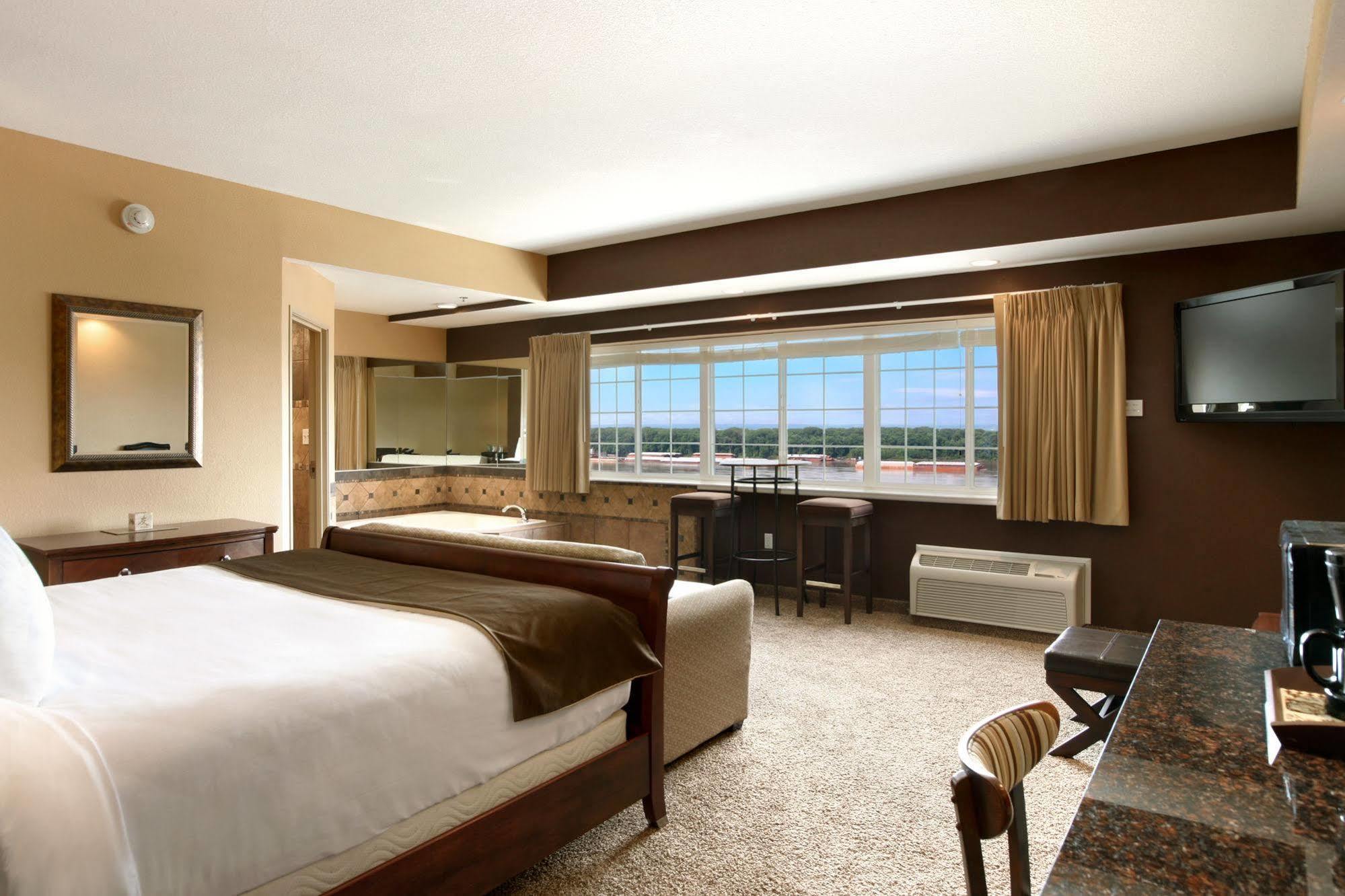 Microtel Inn & Suites By Wyndham Quincy Downtown - River Area Eksteriør billede