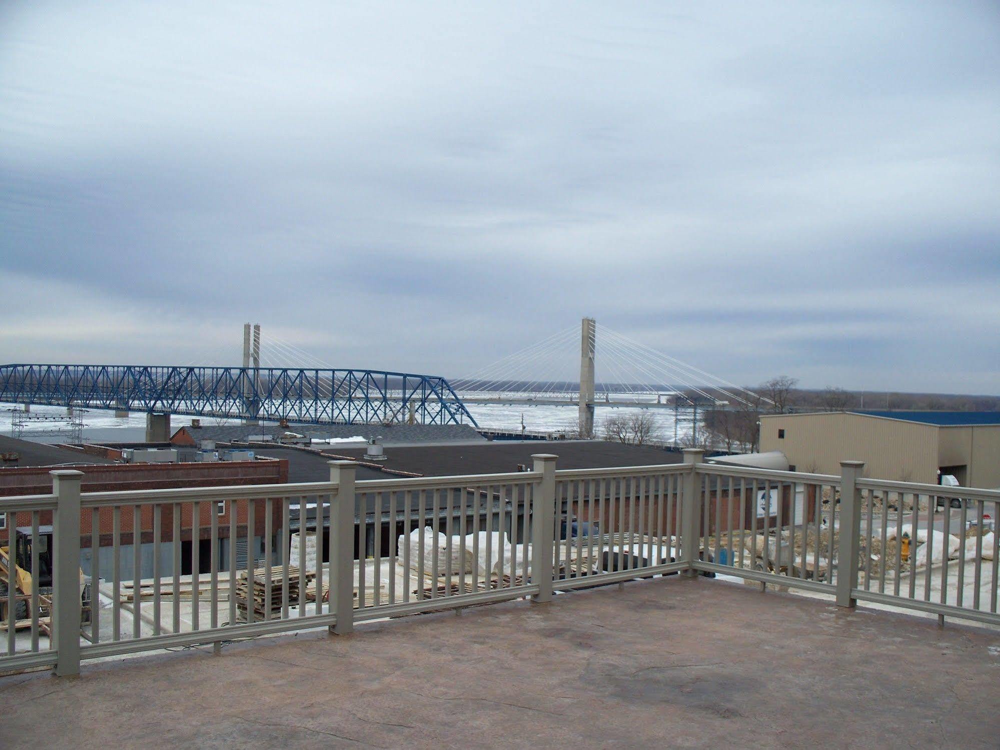Microtel Inn & Suites By Wyndham Quincy Downtown - River Area Eksteriør billede