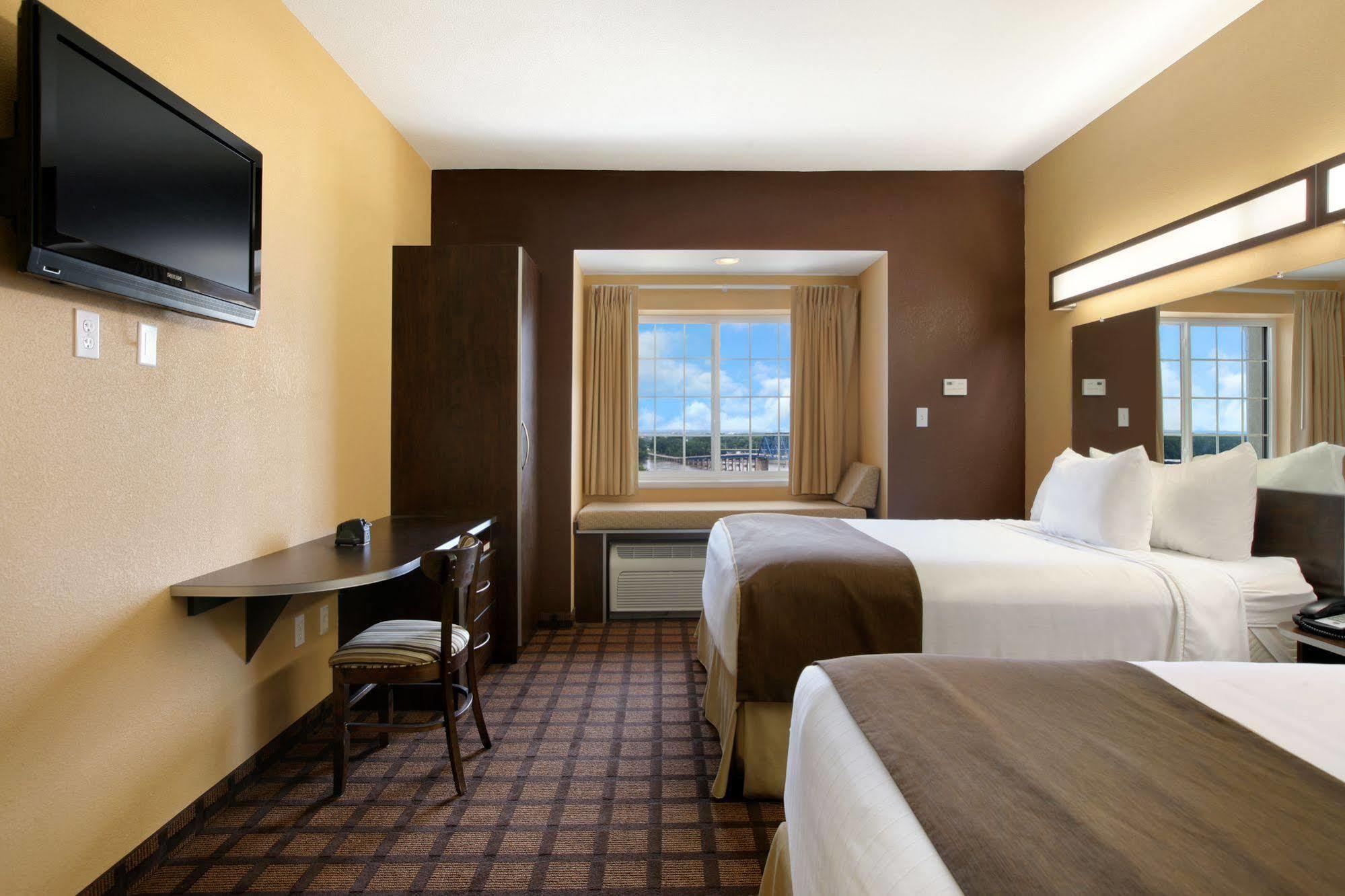 Microtel Inn & Suites By Wyndham Quincy Downtown - River Area Eksteriør billede
